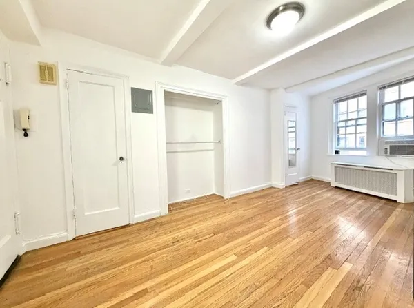 $2,400 | 304 East 41st Street, Unit 307A | Murray Hill