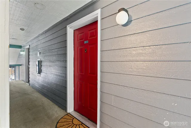 $290,000 | 16817 Larch Way, Unit F206, Lynnwood, WA 98037