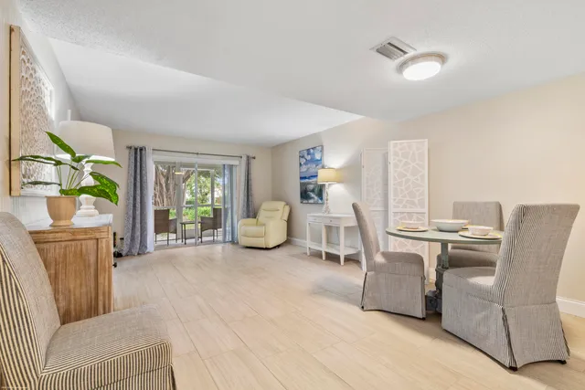 $192,500 | 18081 Southeast Country Club Drive, Unit 761, Jupiter, FL 33469