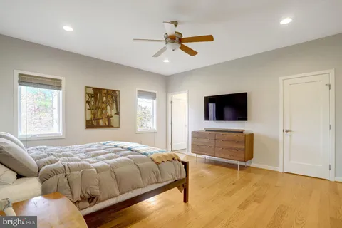 $1,900,000 | 4715 38th Street North, Arlington, VA 22207