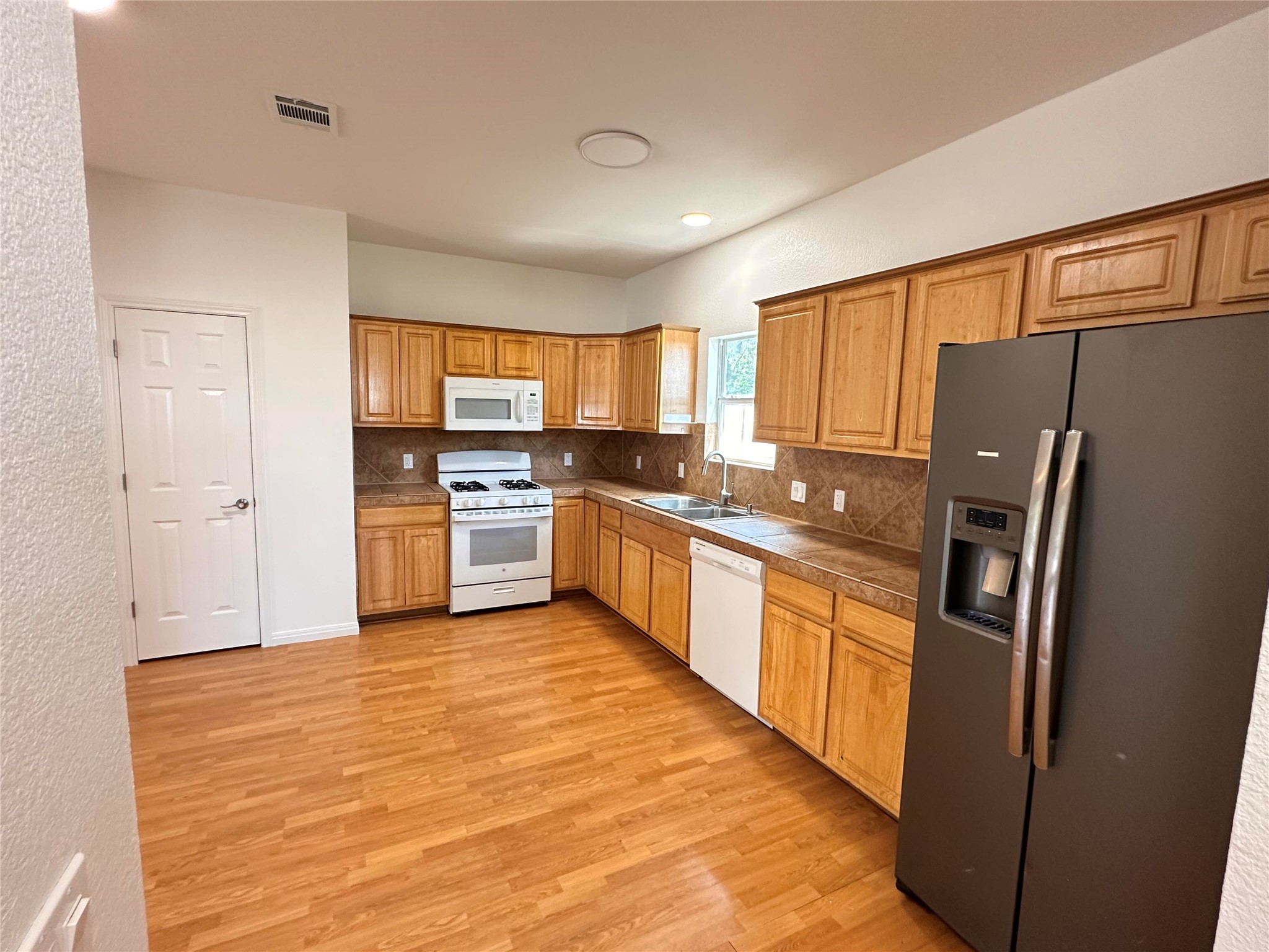 4713 Santa Anna Street Austin, TX 78721 - Photo 3 of 34