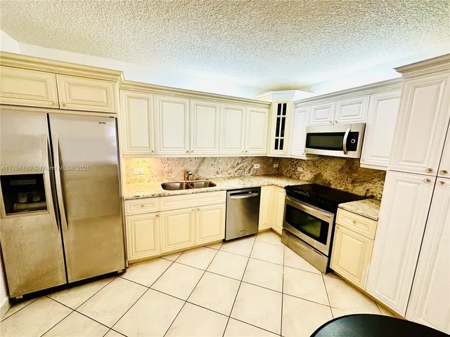 $880,000 | 8855 Collins Avenue, Unit 7H, Surfside, FL 33154