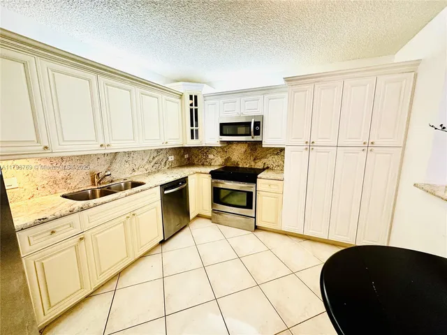 $880,000 | 8855 Collins Avenue, Unit 7H, Surfside, FL 33154