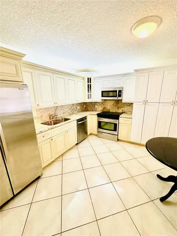 $880,000 | 8855 Collins Avenue, Unit 7H, Surfside, FL 33154