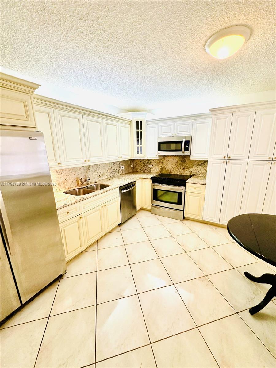 8855 Collins Avenue, Unit 7H Surfside, FL 33154 - Photo 15 of 56