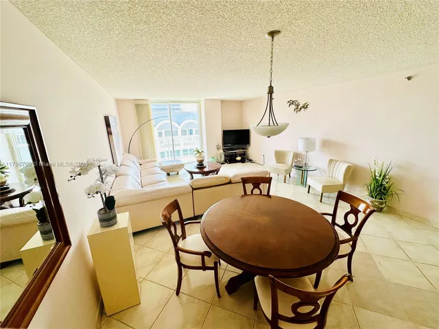 $880,000 | 8855 Collins Avenue, Unit 7H, Surfside, FL 33154