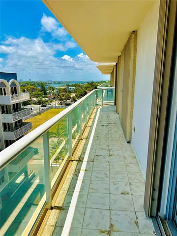 $880,000 | 8855 Collins Avenue, Unit 7H, Surfside, FL 33154