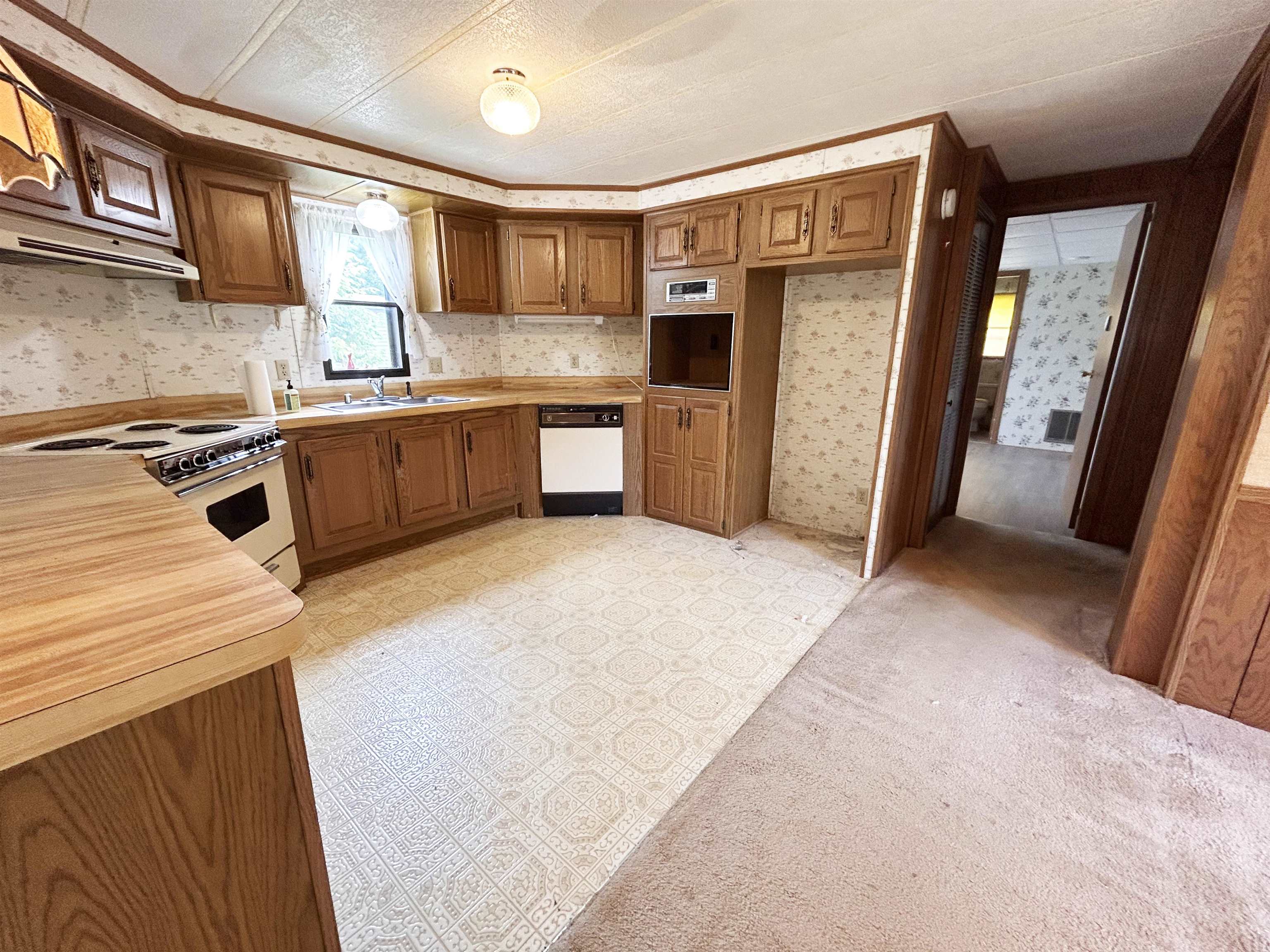 37 Monadnock Drive Rochester, NH 03867 - Photo 11 of 45