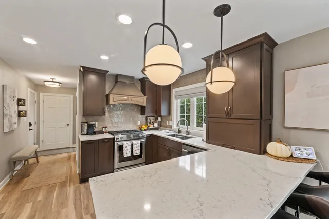 $665,000 | 284 Sand Hill Lane, Dousman, WI 53118