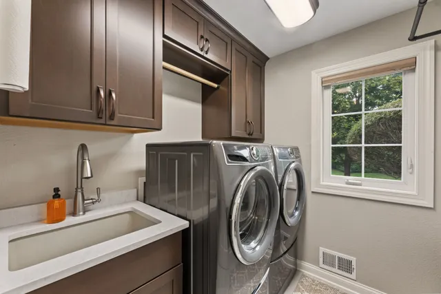 $665,000 | 284 Sand Hill Lane, Dousman, WI 53118