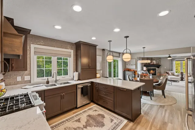 $665,000 | 284 Sand Hill Lane, Dousman, WI 53118