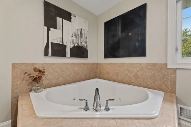 $665,000 | 284 Sand Hill Lane, Dousman, WI 53118