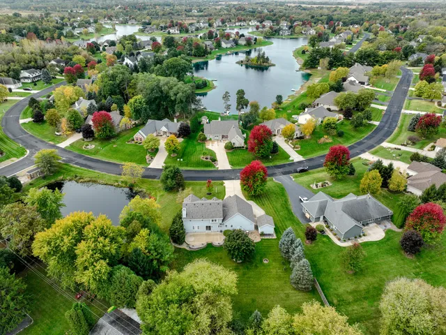 $665,000 | 284 Sand Hill Lane, Dousman, WI 53118