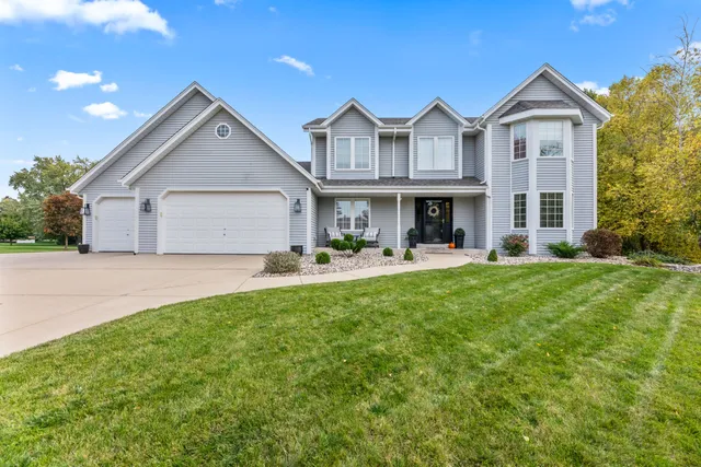 $665,000 | 284 Sand Hill Lane, Dousman, WI 53118