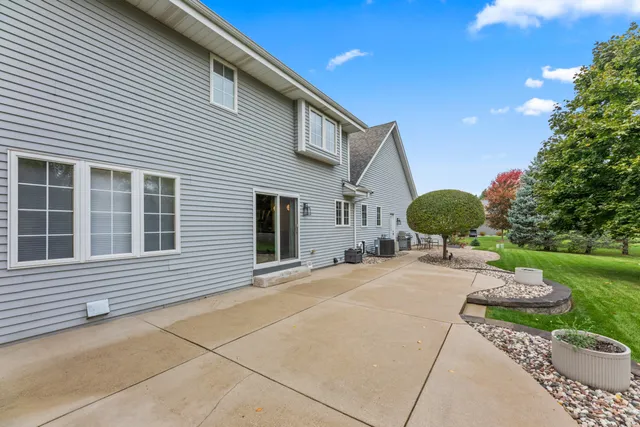 $665,000 | 284 Sand Hill Lane, Dousman, WI 53118