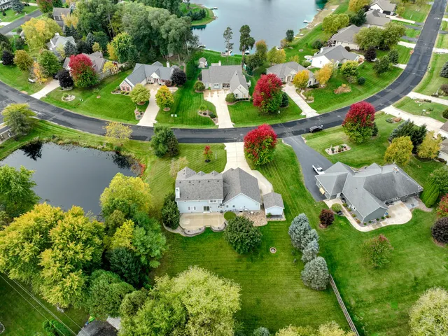 $665,000 | 284 Sand Hill Lane, Dousman, WI 53118