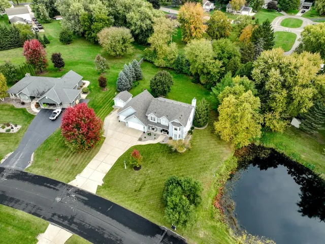 $665,000 | 284 Sand Hill Lane, Dousman, WI 53118