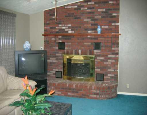 107 Midway Drive McKees Rocks, PA 15136 - Photo 3 of 8 Living Room.