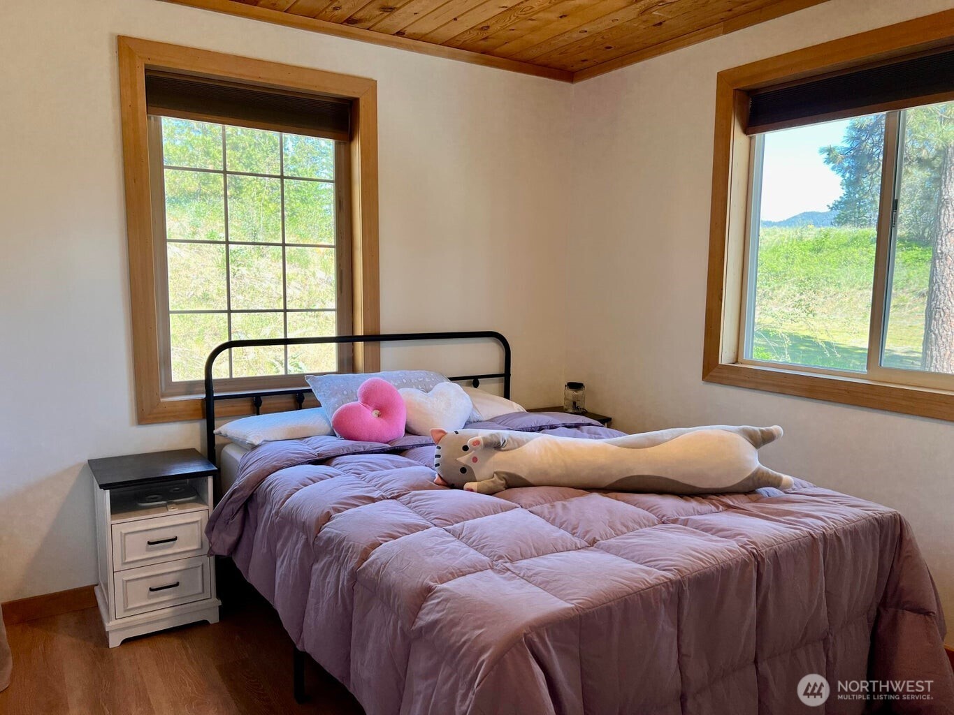 3705 Hope Way Kettle Falls, WA 99141 - Photo 27 of 37 a bedroom with a bed and a window