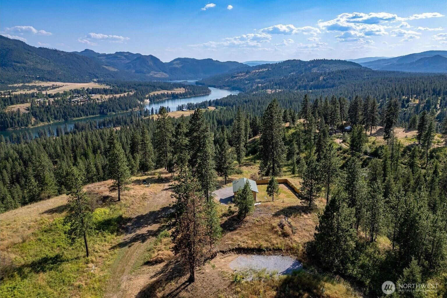 3705 Hope Way Kettle Falls, WA 99141 - Photo 10 of 37 a view of a city with mountain