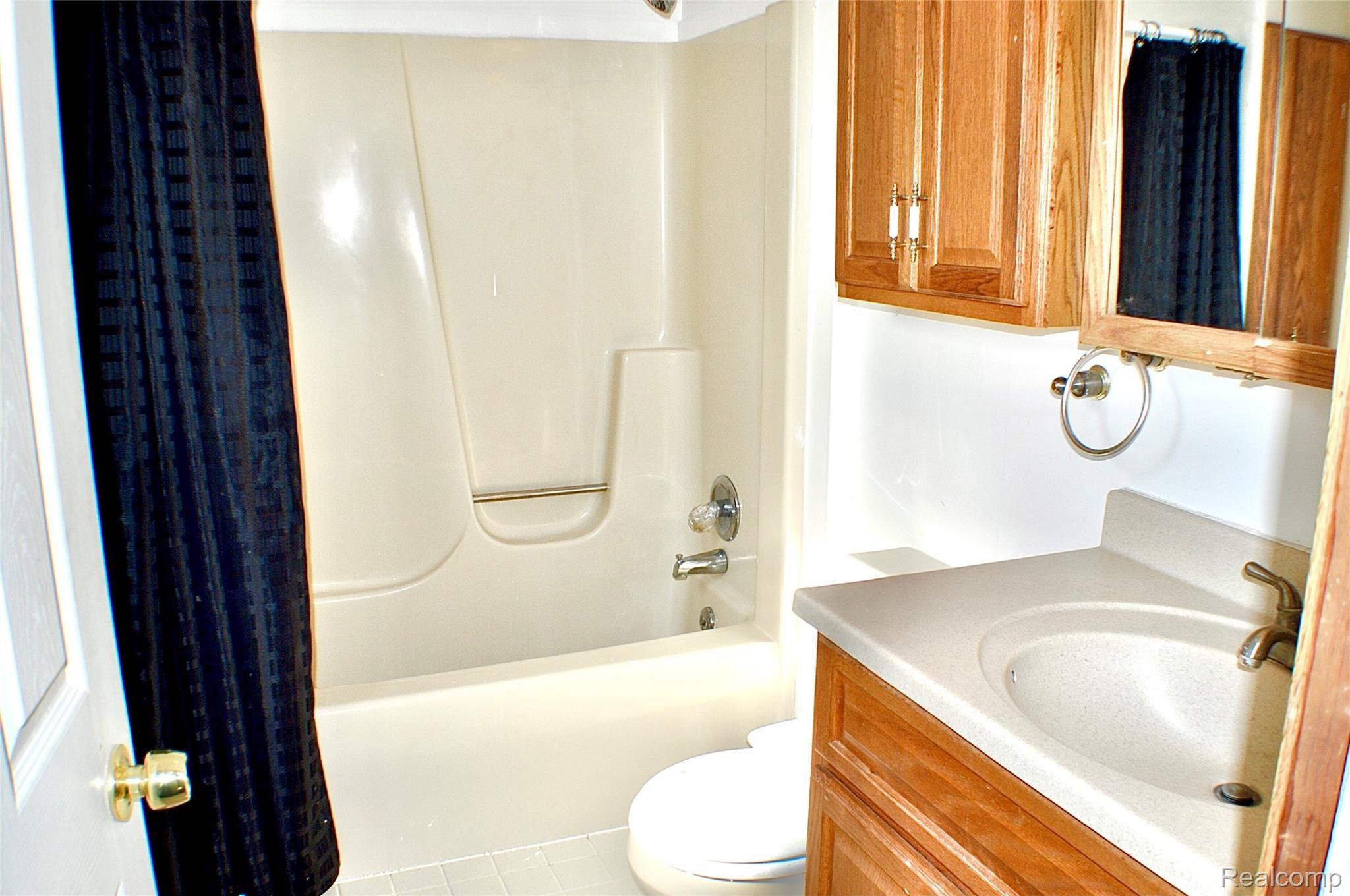 1245 East Buno Road Milford, MI 48381 - Photo 16 of 30 Master Bathroom