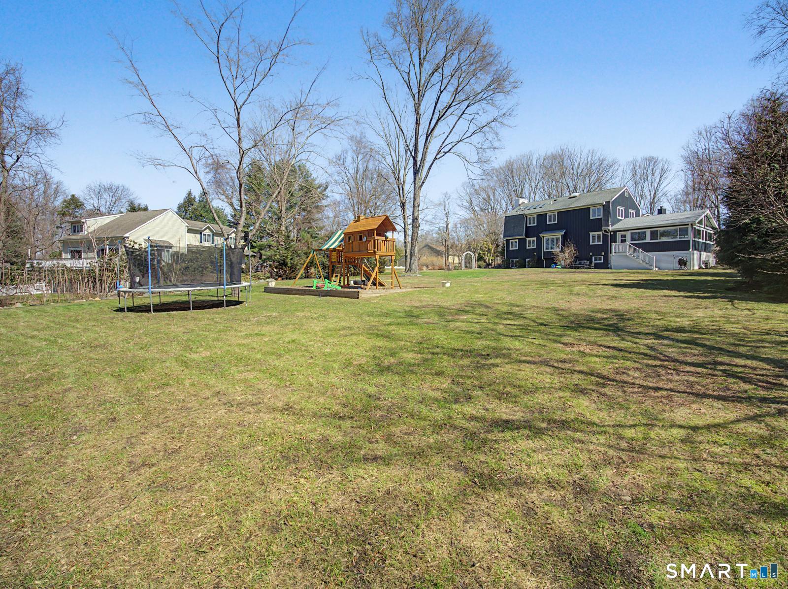 1038 Westover Road Stamford, CT 06902 - Photo 4 of 41