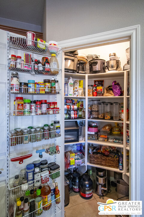 56166 Nez Perce Trail Yucca Valley, CA 92284 - Photo 17 of 54 a room with lots of different kinds of stuff
