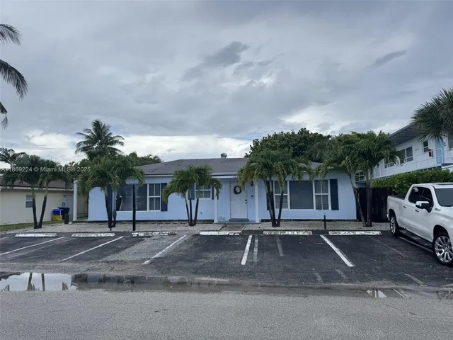 a view of a parking area