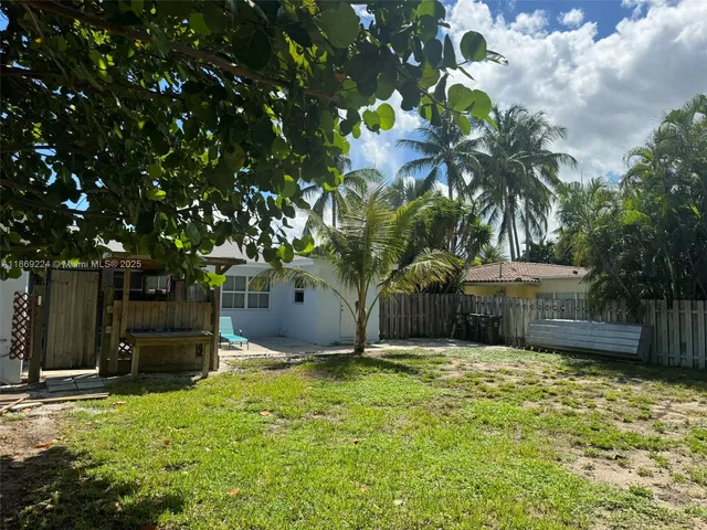 $2,500,000 | 121 Linda Lane, Palm Beach Shores, FL 33404