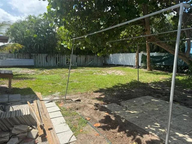 $2,500,000 | 121 Linda Lane, Palm Beach Shores, FL 33404