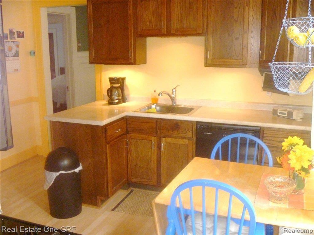 1449 Nottingham Road Grosse Pointe, MI 48230 - Photo 6 of 19 15 Kitchen.JPG
