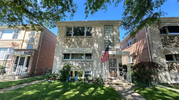 $2,300 | 5404 North Central Avenue, Unit 2, Chicago, IL 60630