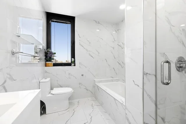 $1,495,000 | 100 United Nations Plaza, Unit 39E | Midtown East