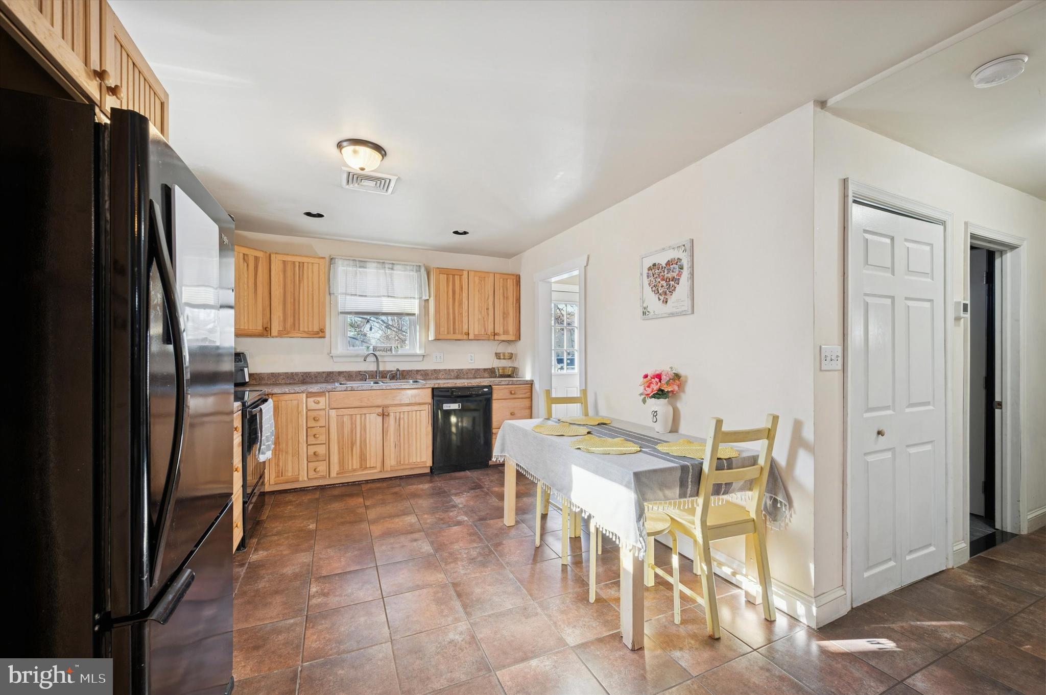 420 Fir Street Warminster, PA 18974 - Photo 7 of 24