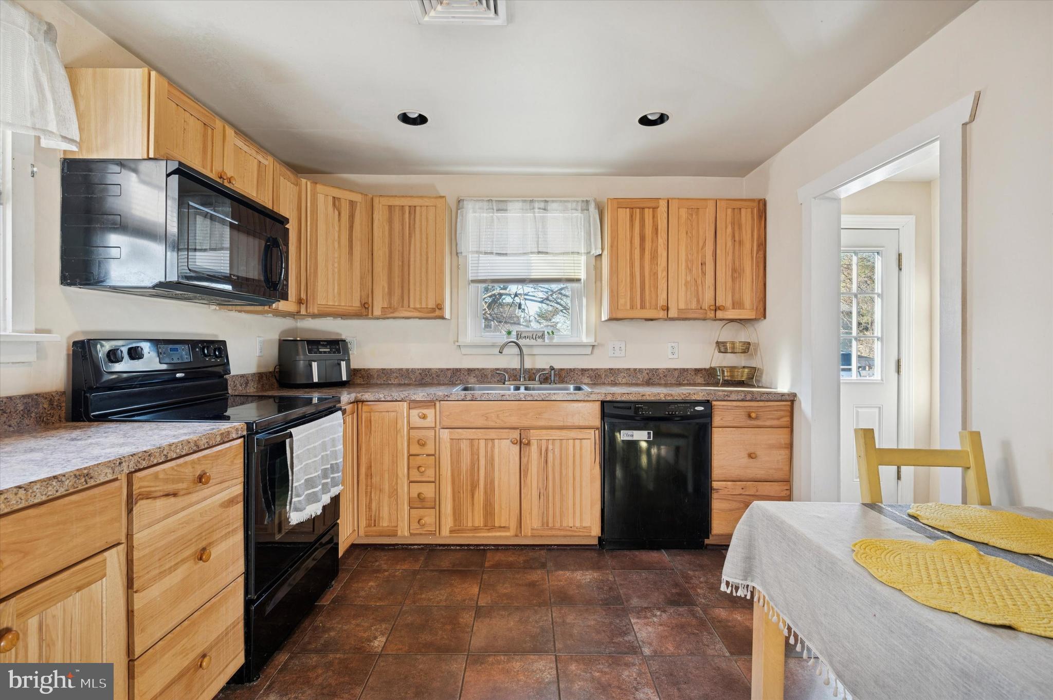 420 Fir Street Warminster, PA 18974 - Photo 8 of 24