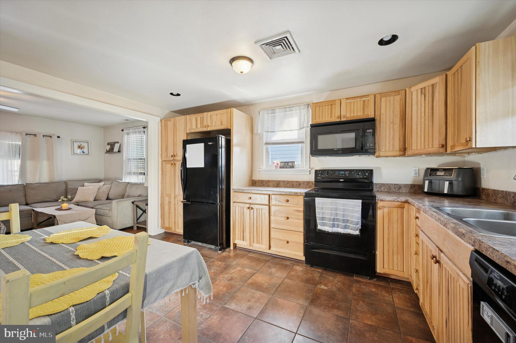 420 Fir Street Warminster, PA 18974 - Photo 10 of 24