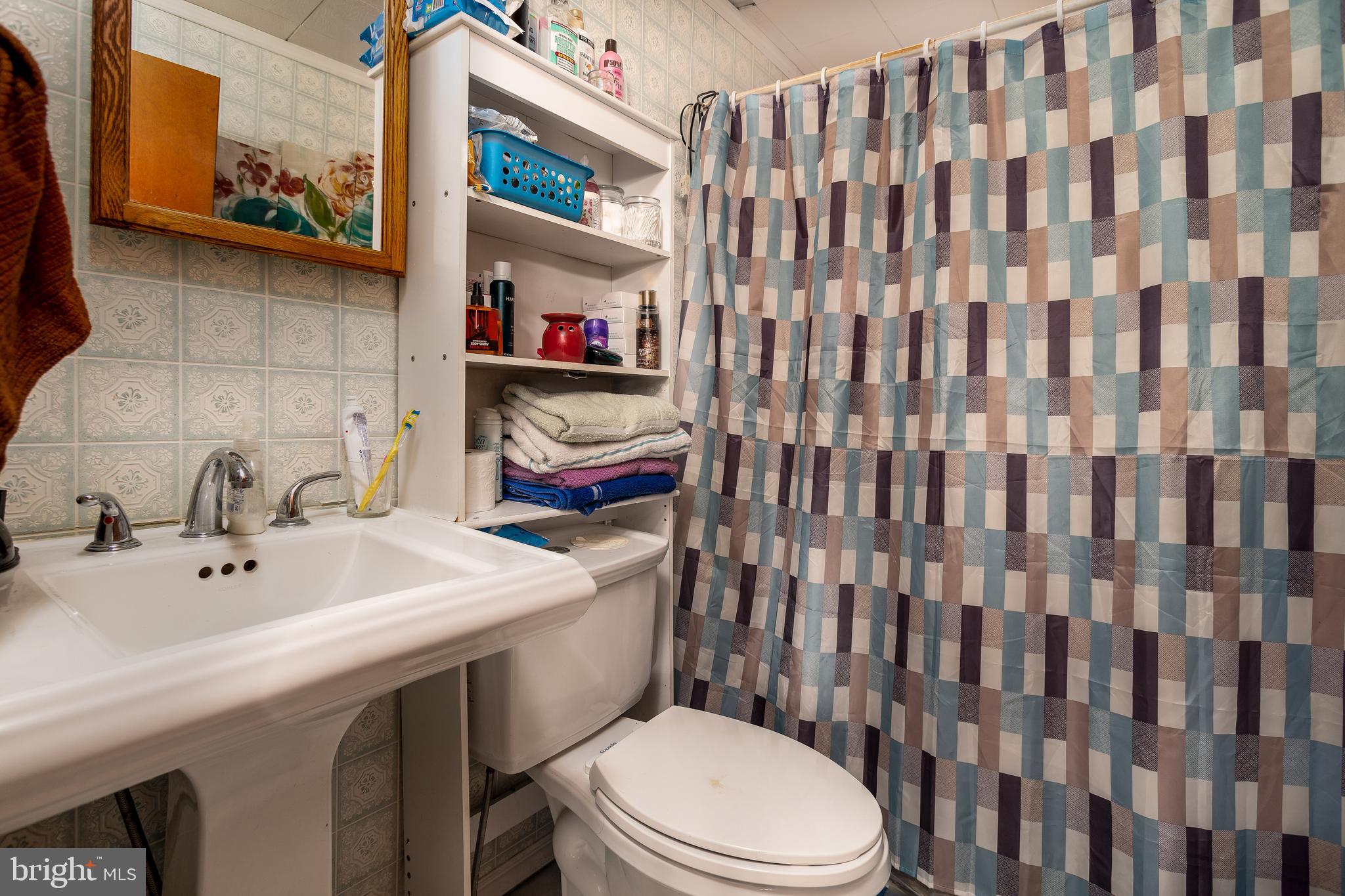 2948 Bethel Road Chester, PA 19013 - Photo 13 of 21 Main level Bathroom with marble floors