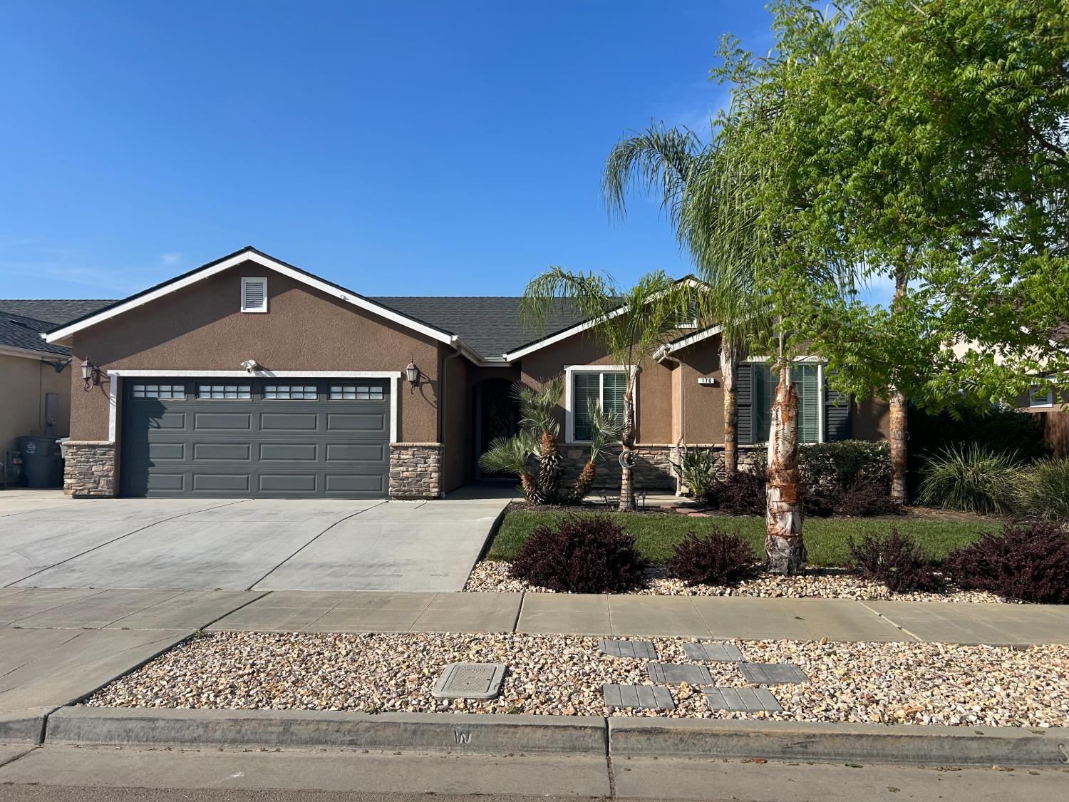 176 West Lilac Avenue Reedley, CA 93654 - Photo 1 of 1