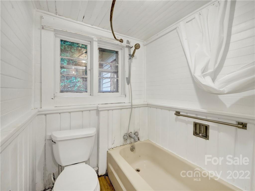 2731 Redmon Road Marshall, NC 28753 - Photo 19 of 43 a bathroom with a toilet and a bathtub