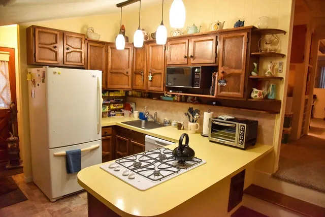 $435,000 | 36 Briarwood Avenue, Billerica, MA 01821