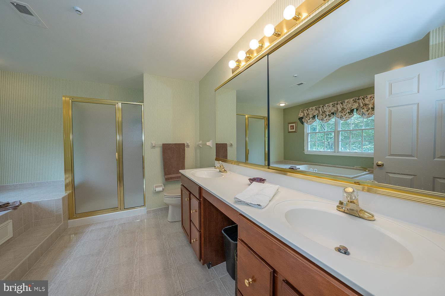 3 Old Forest Road Newtown Square, PA 19073 - Photo 21 of 37 MBA with dual sinks, soaking tub & stall shower