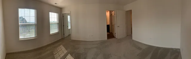 a view of entryway with window