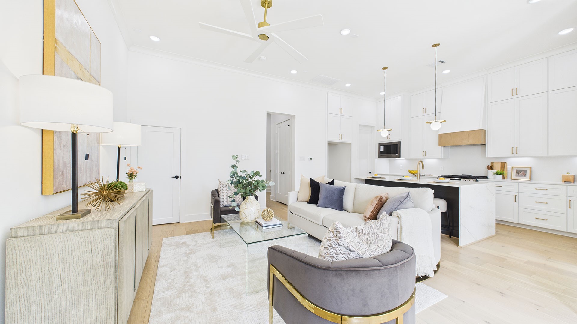 602 Jewett Street, Unit B Houston, TX 77009 - Photo 11 of 38 Tall ceilings on both floors