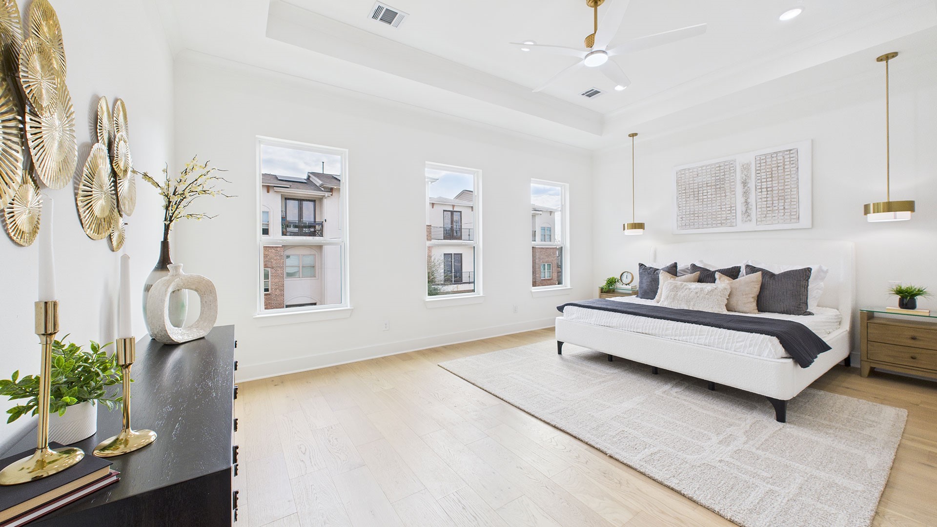 602 Jewett Street, Unit B Houston, TX 77009 - Photo 16 of 38 Extra large primary suite with designer pendant lights for reading in bed.