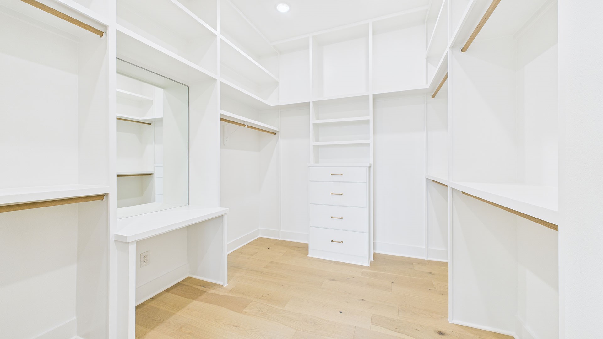 602 Jewett Street, Unit B Houston, TX 77009 - Photo 24 of 38 Primary walk-in closet thoughtfully designed to maximize storage