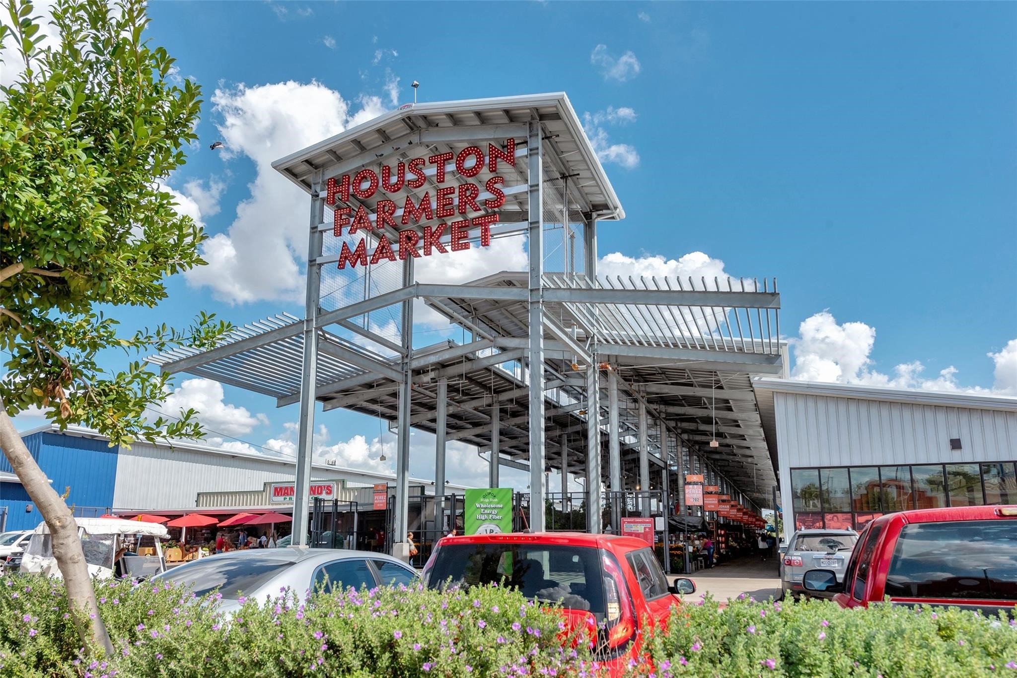 602 Jewett Street, Unit B Houston, TX 77009 - Photo 38 of 38 This photo shows the Houston Farmers Market, featuring a modern, open-air structure with ample parking and vibrant market stalls, ideal for fresh produce shopping.