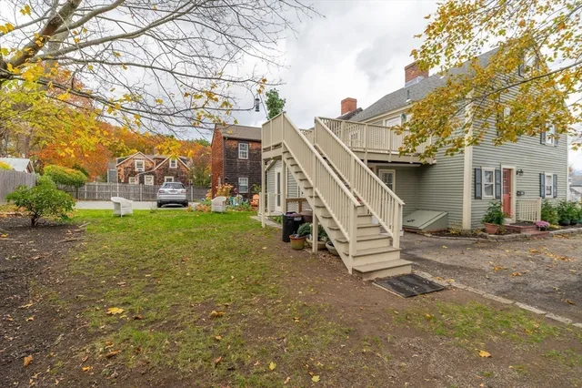 a view of a house with a yard