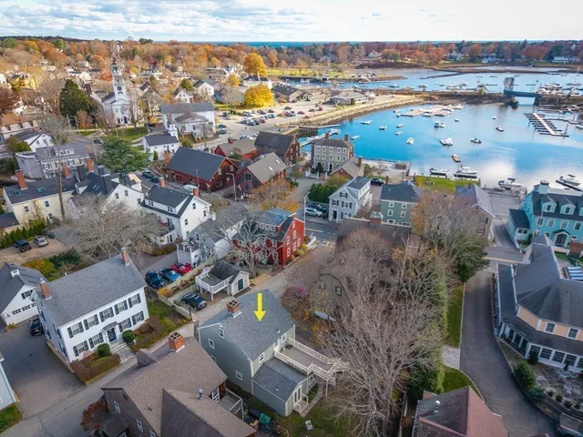 $3,200 | 6 Morse Court, Unit 2, Manchester, MA 01944