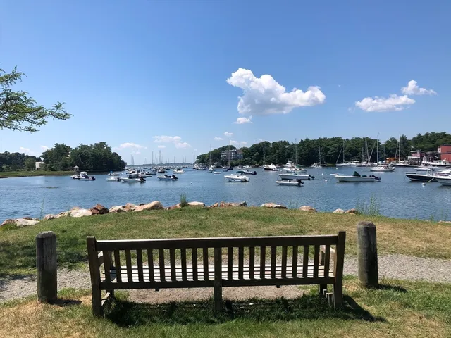 $3,200 | 6 Morse Court, Unit 2, Manchester, MA 01944