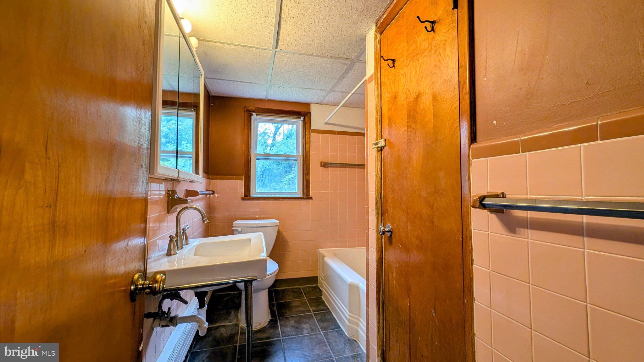 15 Locksley Road Glen Mills, PA 19342 - Photo 31 of 37 Lover Level Bathroom